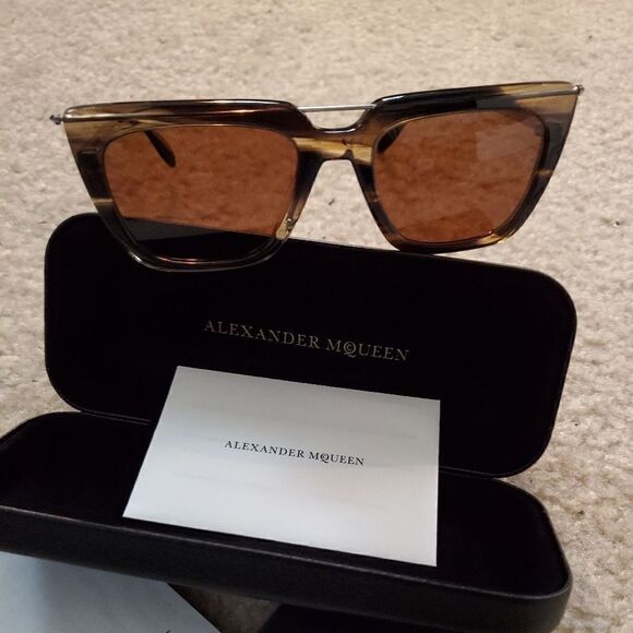 ALEXANDER MCQUEEN Unisex AM0169S 54mm - Picture 9 of 14